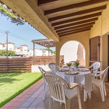 Apart-rent Casa Con Jardin Pani 0081 * Empuriabrava
